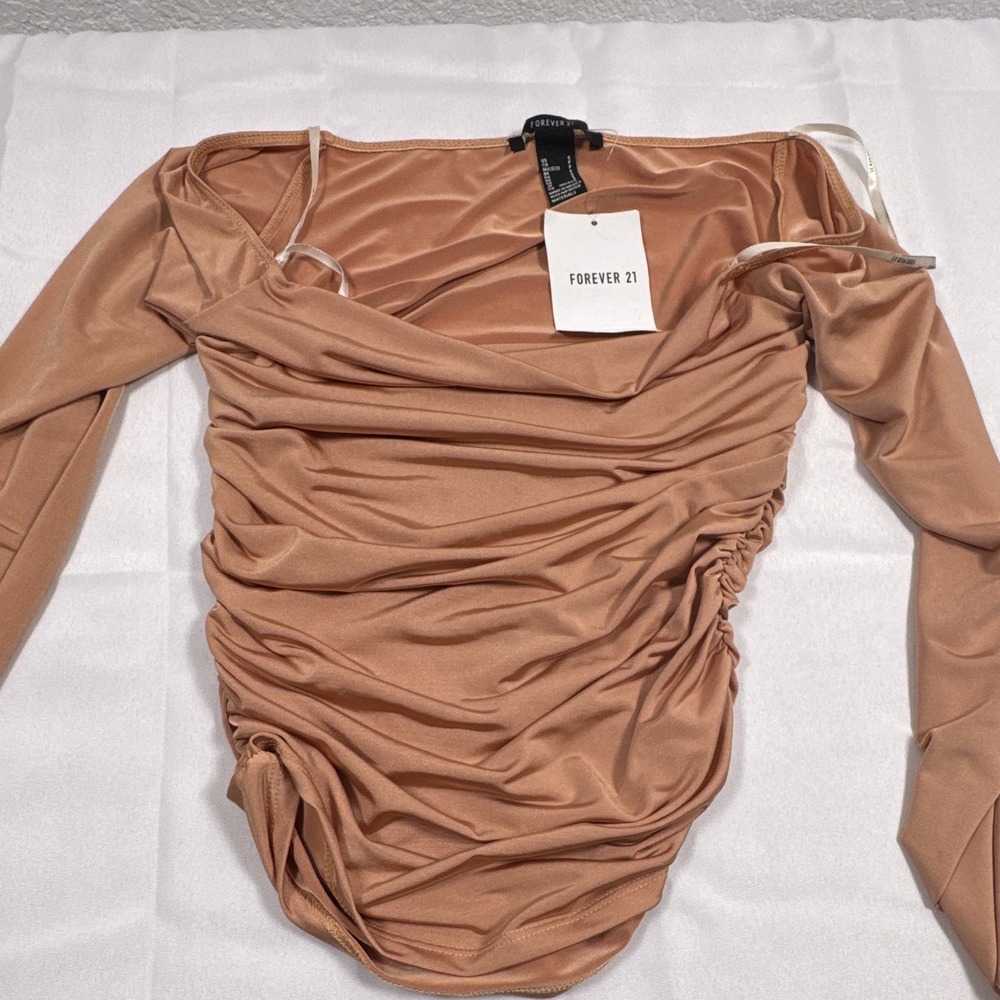 FOREVER 21 Women's Tan Solid Off Shoulder Ruched Long Sleeve Knit Top Size S - Picture 2 of 5